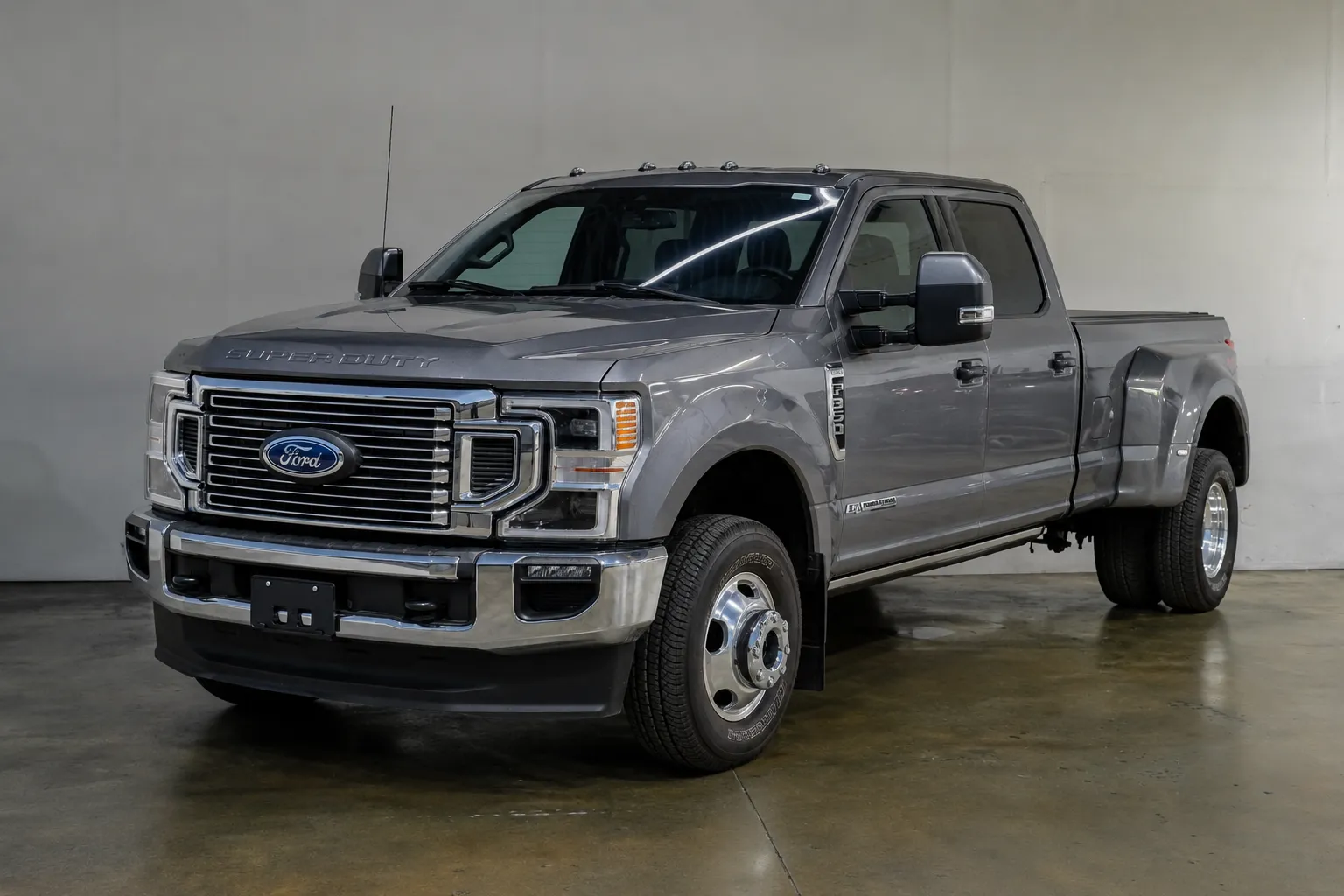 2022 Ford F-350 Super Duty Lariat Dually